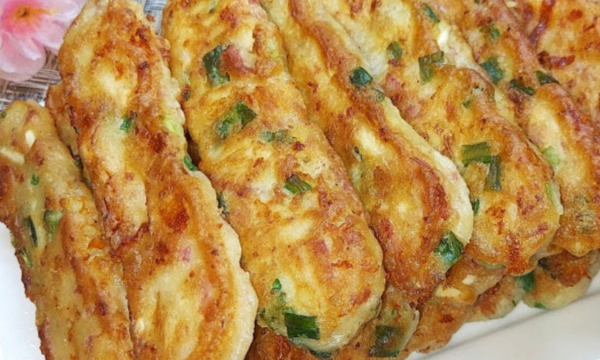 Вкуснятина на завтрак за 5 минут: ленивые пирожки с яйцом и зеленым луком